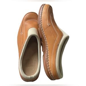 Sebago Stone Harbor Slip On Loafers tan. Women’s size 10M